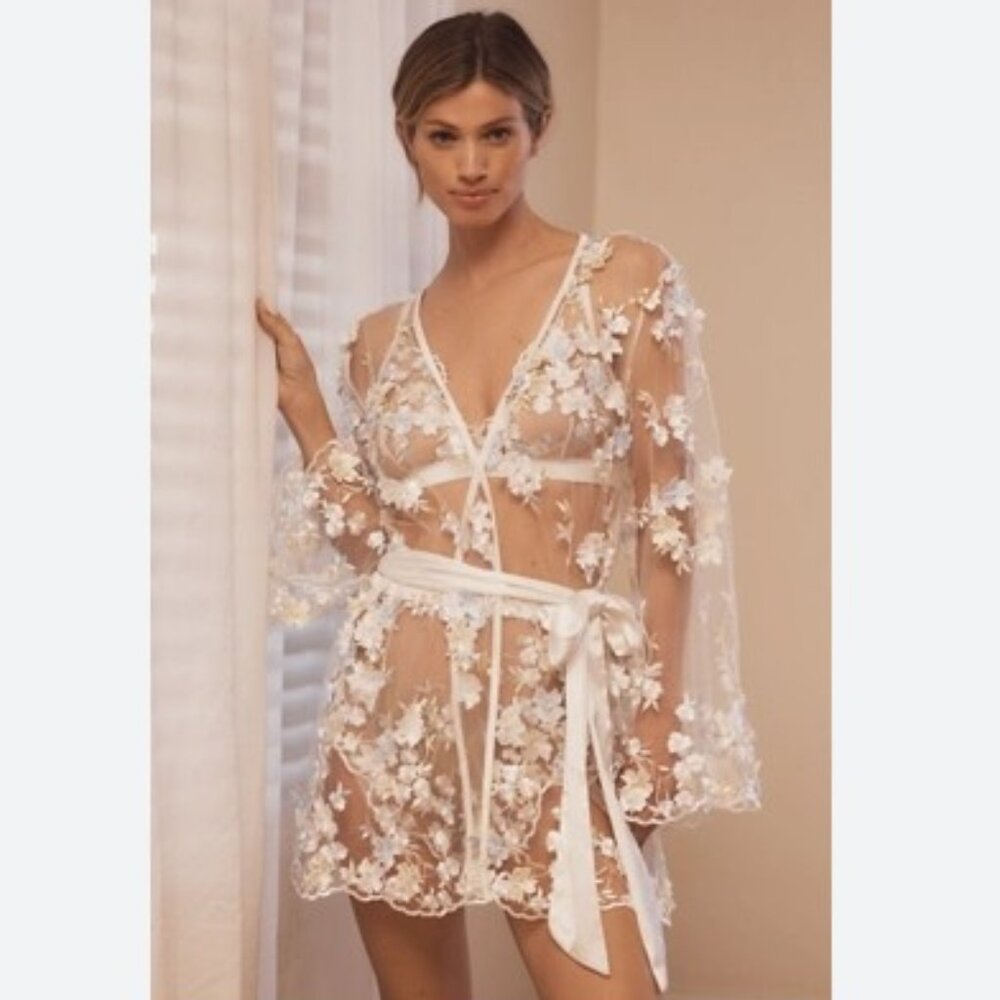 Kilo Brava Mini Floral Robe in White – Size Small - NWT